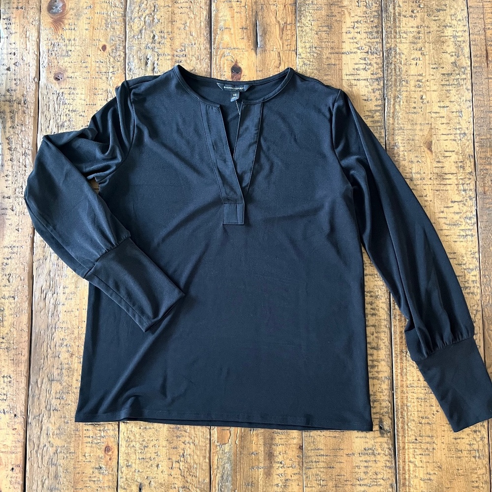 Banana Republic Women’s Black Long Sleeve Blouse – XS